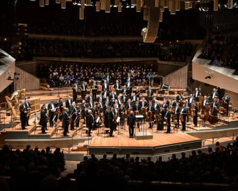 Arnold Schoenberg: Violin Concerto, Transfigured Night, Die Jakobsleiter Album Review – An Engaging and Impressive Release